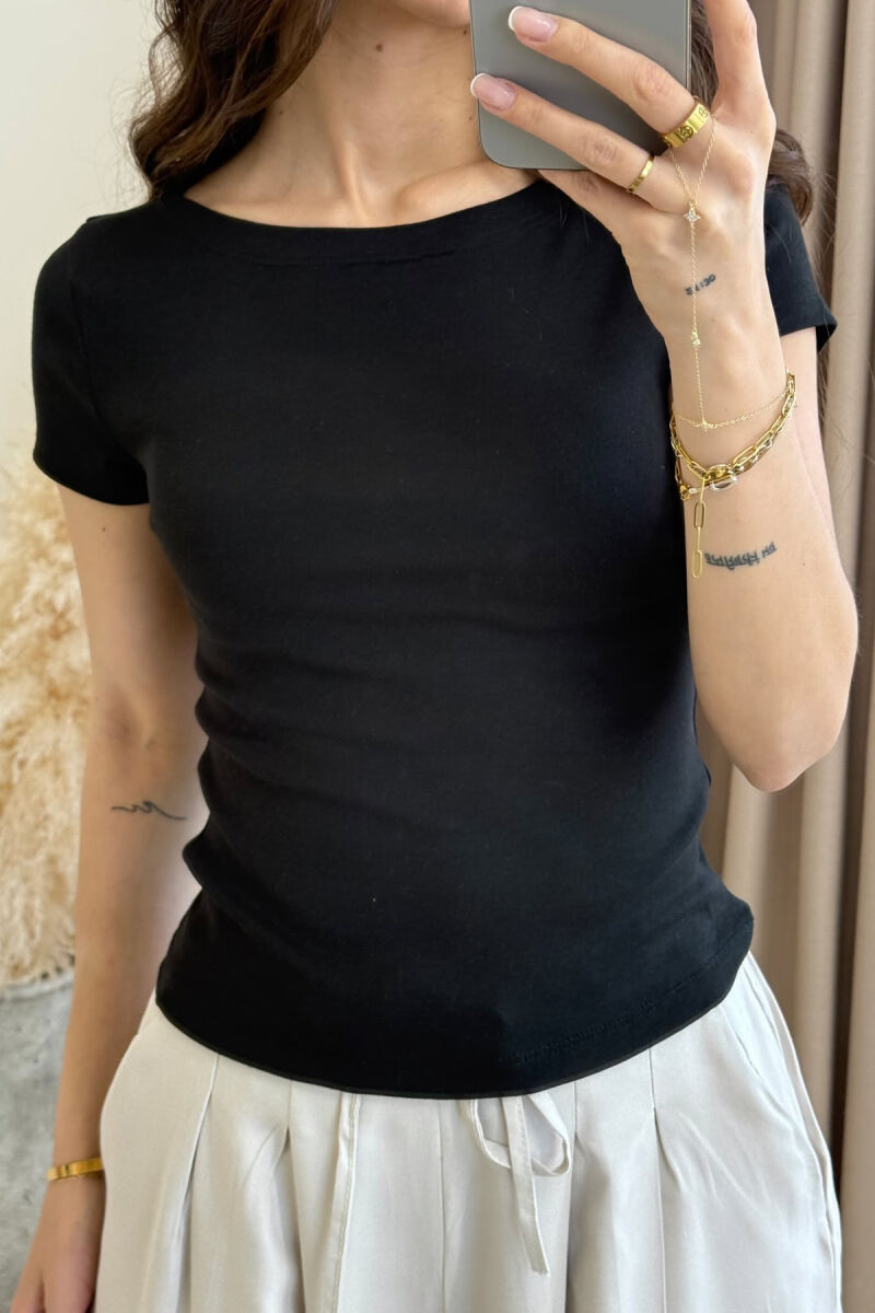 T-SHIRT NJË NGJYRËSH I THJESHTË PËR FEMRA NË NGJYRËN E ZEZË - 3