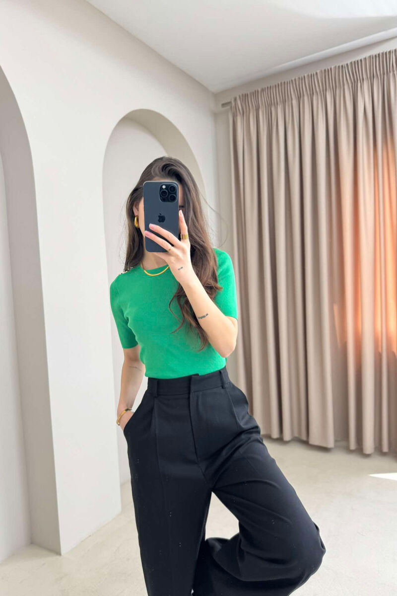 T-SHIRT NJË NGJYRËSH I THJESHTË PËR FEMRA NË NGJYRËN JESHILE - 2