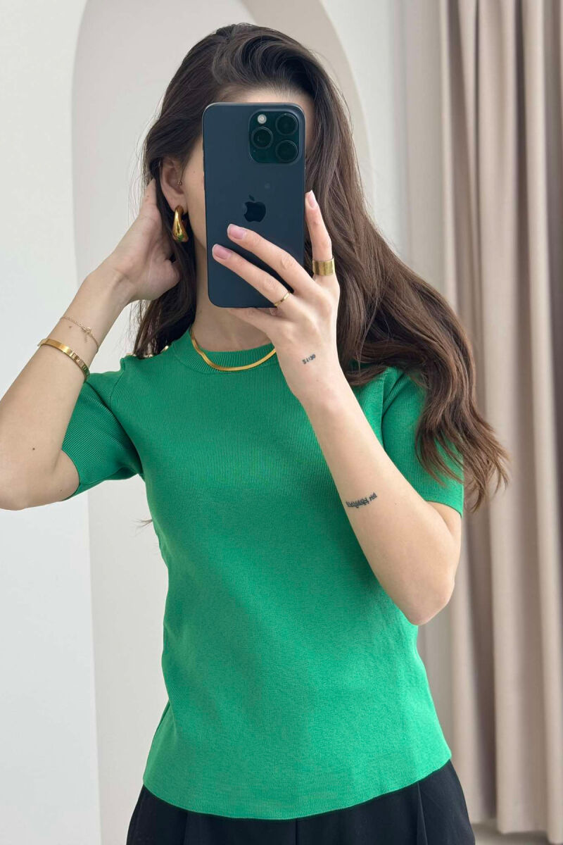 T-SHIRT NJË NGJYRËSH I THJESHTË PËR FEMRA NË NGJYRËN JESHILE - 6