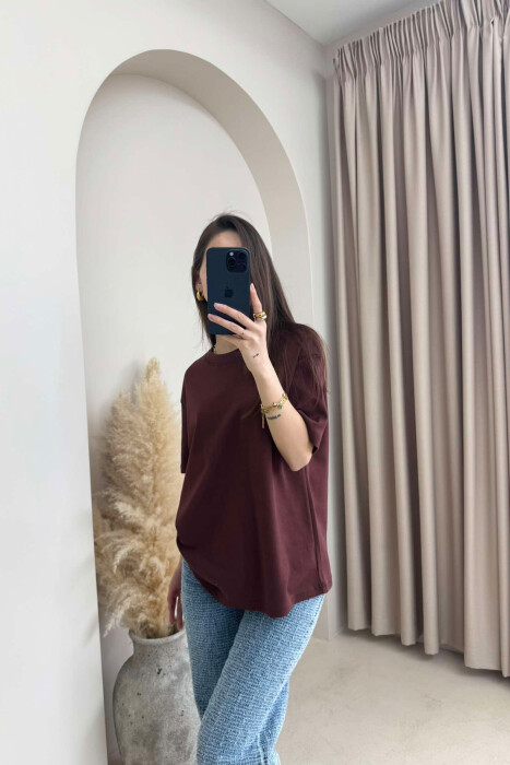 T-SHIRT NJË NGJYRËSH I THJESHTË PËR FEMRA NË NGJYRËN KAFE 