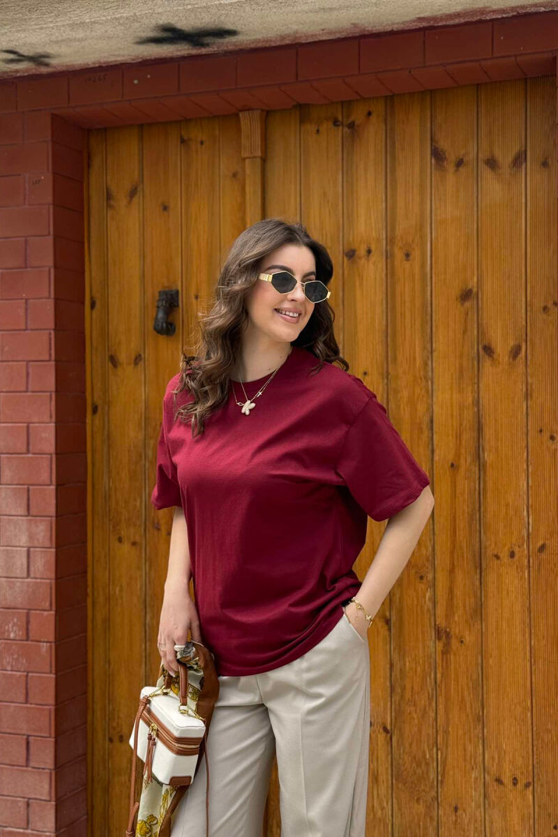 T-SHIRT NJË NGJYRËSH I THJESHTË PËR FEMRA NË NGJYRËN VISHNJË - 2