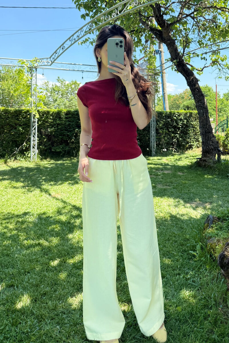T-SHIRT NJË NGJYRËSH I THJESHTË PËR FEMRA NË NGJYRËN VISHNJË - 2