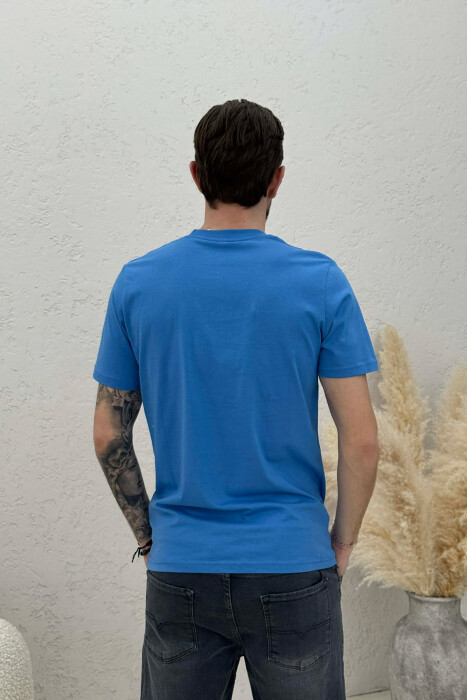 T-SHIRT NJË NGJYRËSH I THJESHTË PËR MESHKUJ NË NGJYRËN BLU E ZBARDHUR - 2