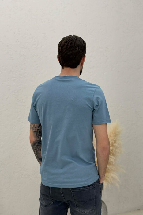 T-SHIRT NJË NGJYRËSH I THJESHTË PËR MESHKUJ NË NGJYRËN BLU - 2