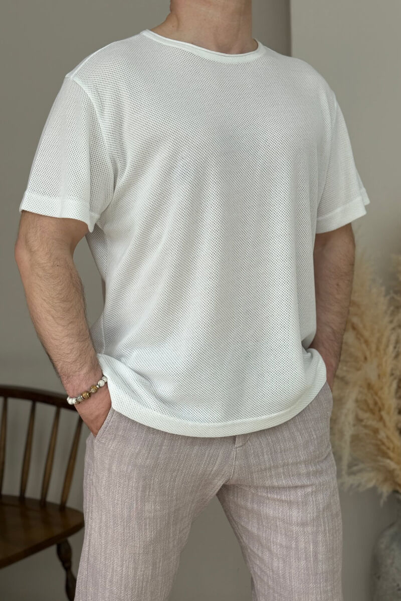 T-SHIRT NJË NGJYRËSH I THJESHTË PËR MESHKUJ NË NGJYRËN E BARDHË - 2