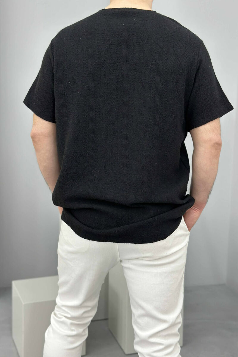 T-SHIRT NJË NGJYRËSH I THJESHTË PËR MESHKUJ NË NGJYRËN E ZEZË - 3