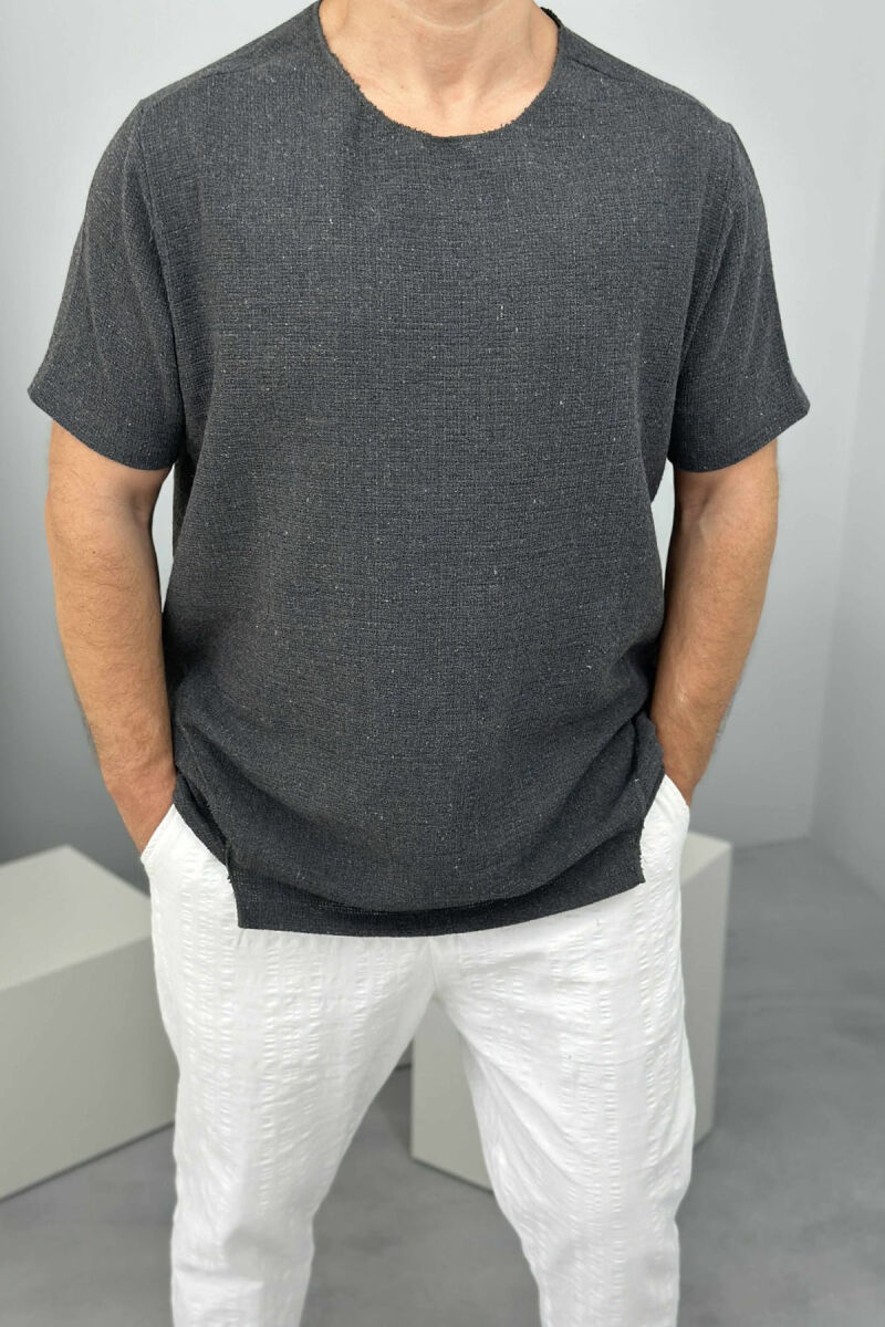 T-SHIRT NJË NGJYRËSH I THJESHTË PËR MESHKUJ NË NGJYRËN GRI E ERRËT - 2