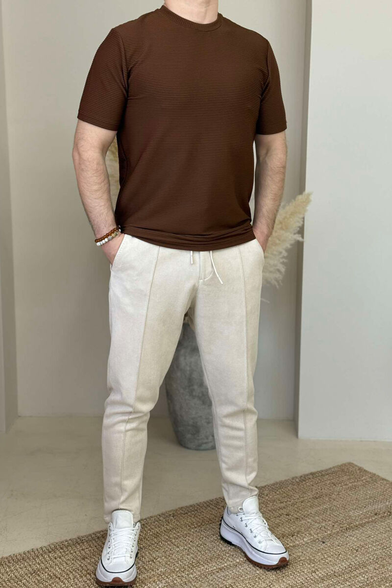 T-SHIRT NJË NGJYRËSH I THJESHTË PËR MESHKUJ NË NGJYRËN KAFE - 3
