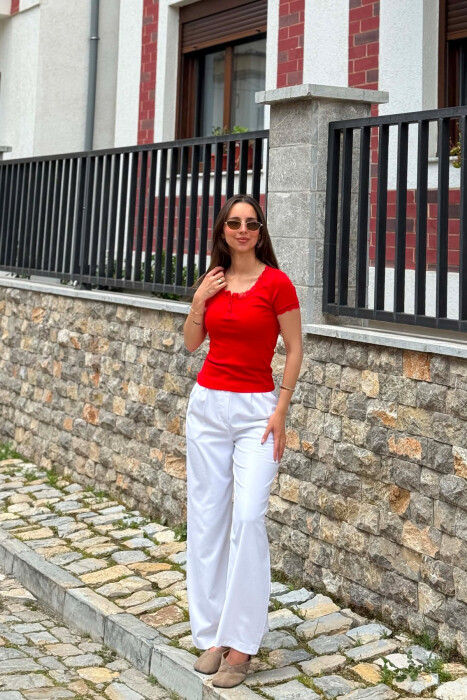 T-SHIRT NJE NGJYRESH ME DETAJIN E DANTELLES PER FEMRA NE NGJYRE TE KUQE - 5
