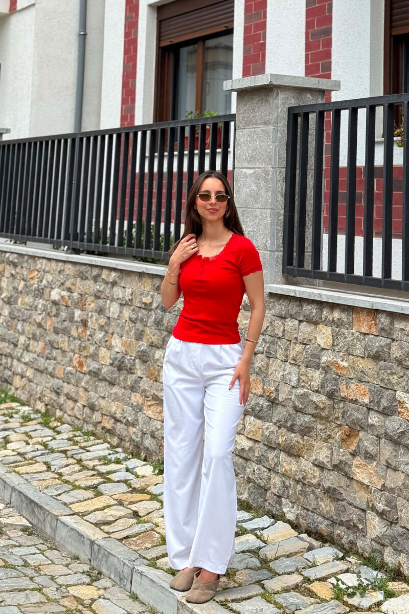 T-SHIRT NJE NGJYRESH ME DETAJIN E DANTELLES PER FEMRA NE NGJYRE TE KUQE - 5