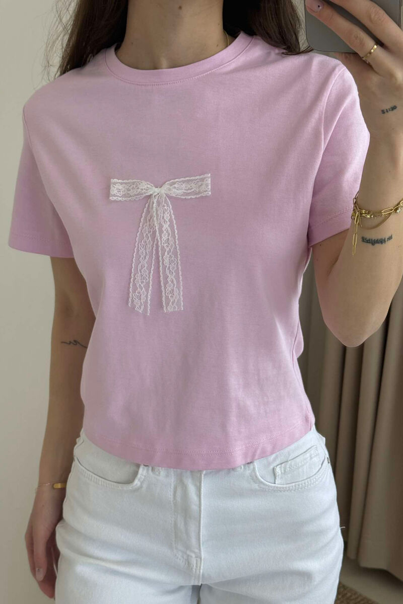 T-SHIRT NJË NGJYRËSH ME DETAJIN E FJONGOS PËR FEMRA NË NGJYRËN ROZË - 2