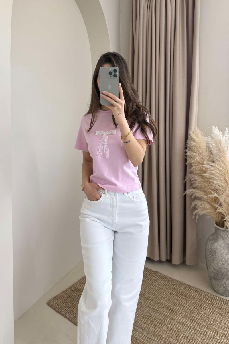 T-SHIRT NJË NGJYRËSH ME DETAJIN E FJONGOS PËR FEMRA NË NGJYRËN ROZË - 1