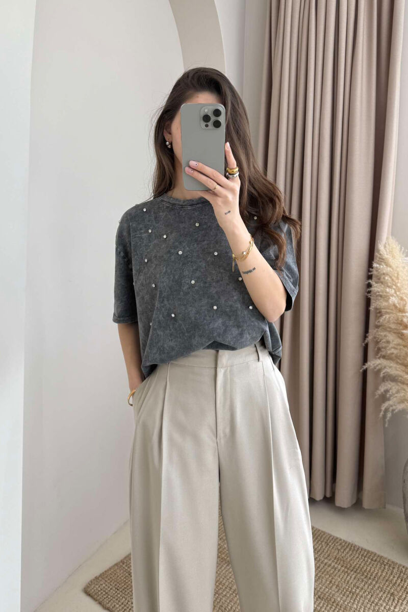 T-SHIRT NJË NGJYRËSH ME DETAJIN E GURËVE PËR FEMRA NË NGJYRËN GRI - 3