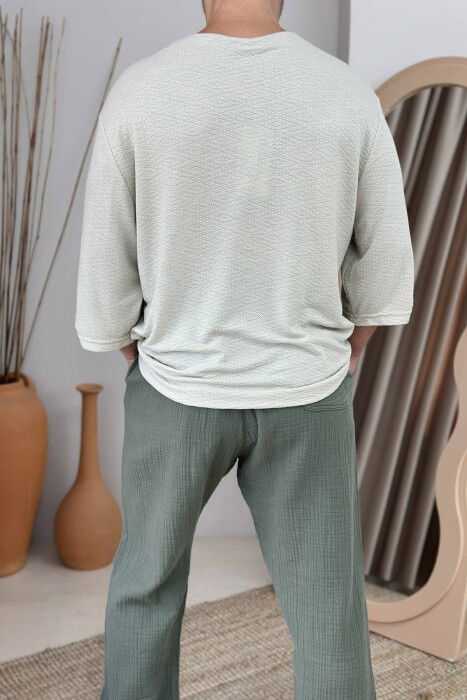 T-SHIRT NJË NGJYRËSH ME DETAJIN KOPSAVE PËR MESHKUJ NË NGJYRËN BEZHË E ZBARDHUR - 3