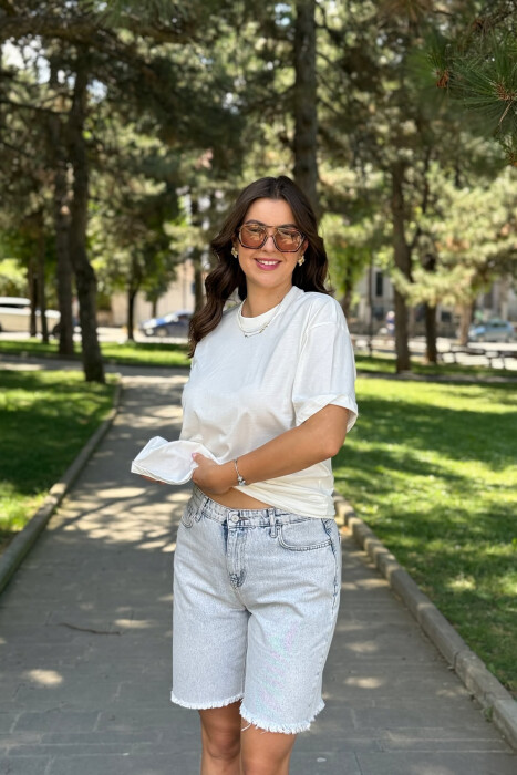 T-SHIRT NJË NGJYRËSH ME DIZAJN PËR FEMRA NË NGJYRËN E BARDHË - 2