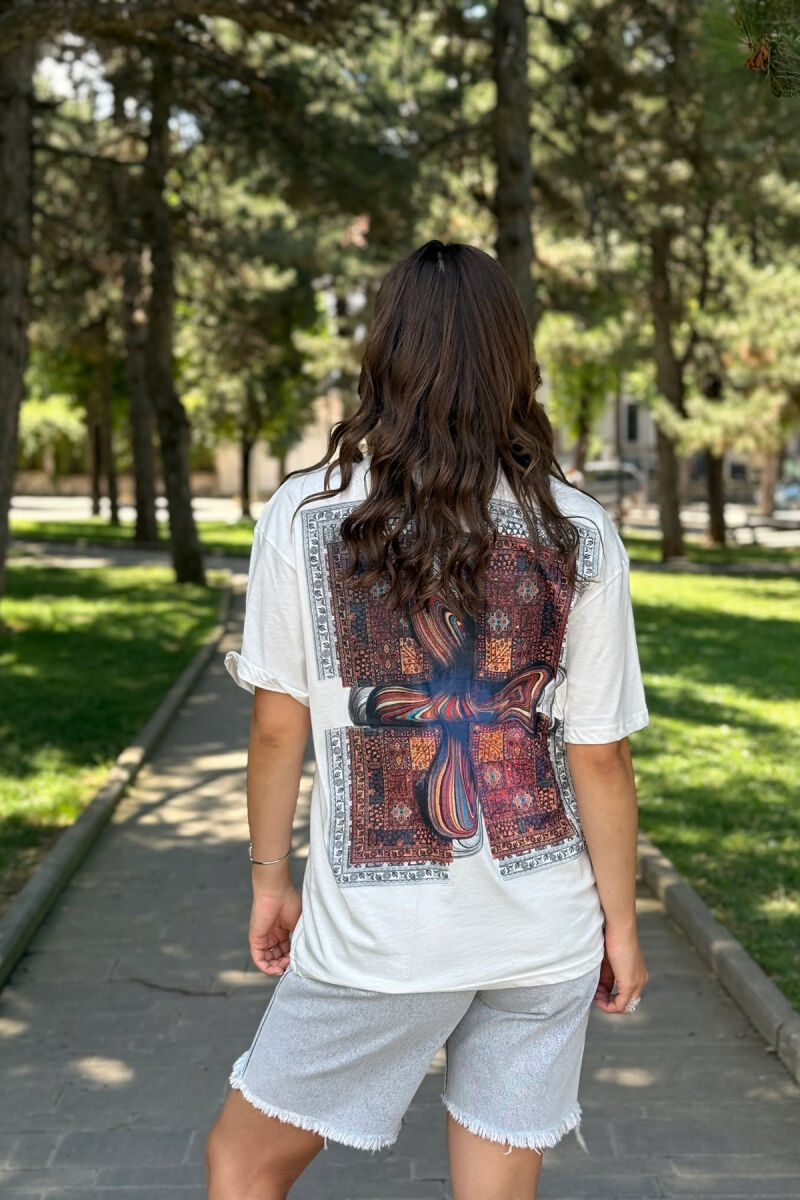T-SHIRT NJË NGJYRËSH ME DIZAJN PËR FEMRA NË NGJYRËN E BARDHË - 4