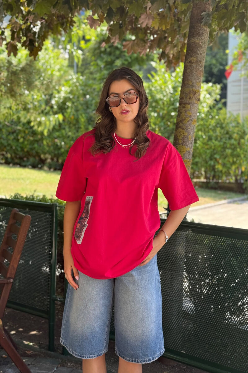 T-SHIRT NJË NGJYRËSH ME DIZAJN PËR FEMRA NË NGJYRËN E KUQE - 1