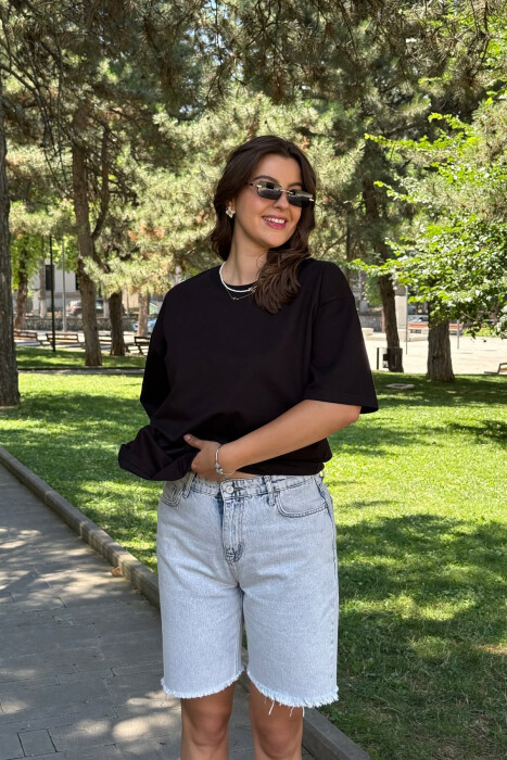 T-SHIRT NJË NGJYRËSH ME DIZAJN PËR FEMRA NË NGJYRËN E ZEZË - 1