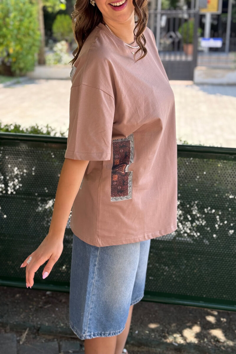 T-SHIRT NJË NGJYRËSH ME DIZAJN PËR FEMRA NË NGJYRËN KAFE E ZBARDHUR - 3