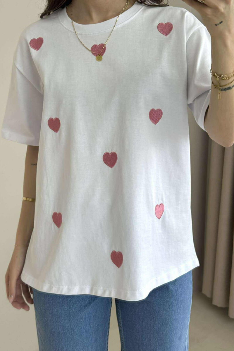 T-SHIRT NJË NGJYRËSH ME DIZAJNIN E ZEMRAVE PËR FEMRA NË NGJYRËN E BARDHË - 2