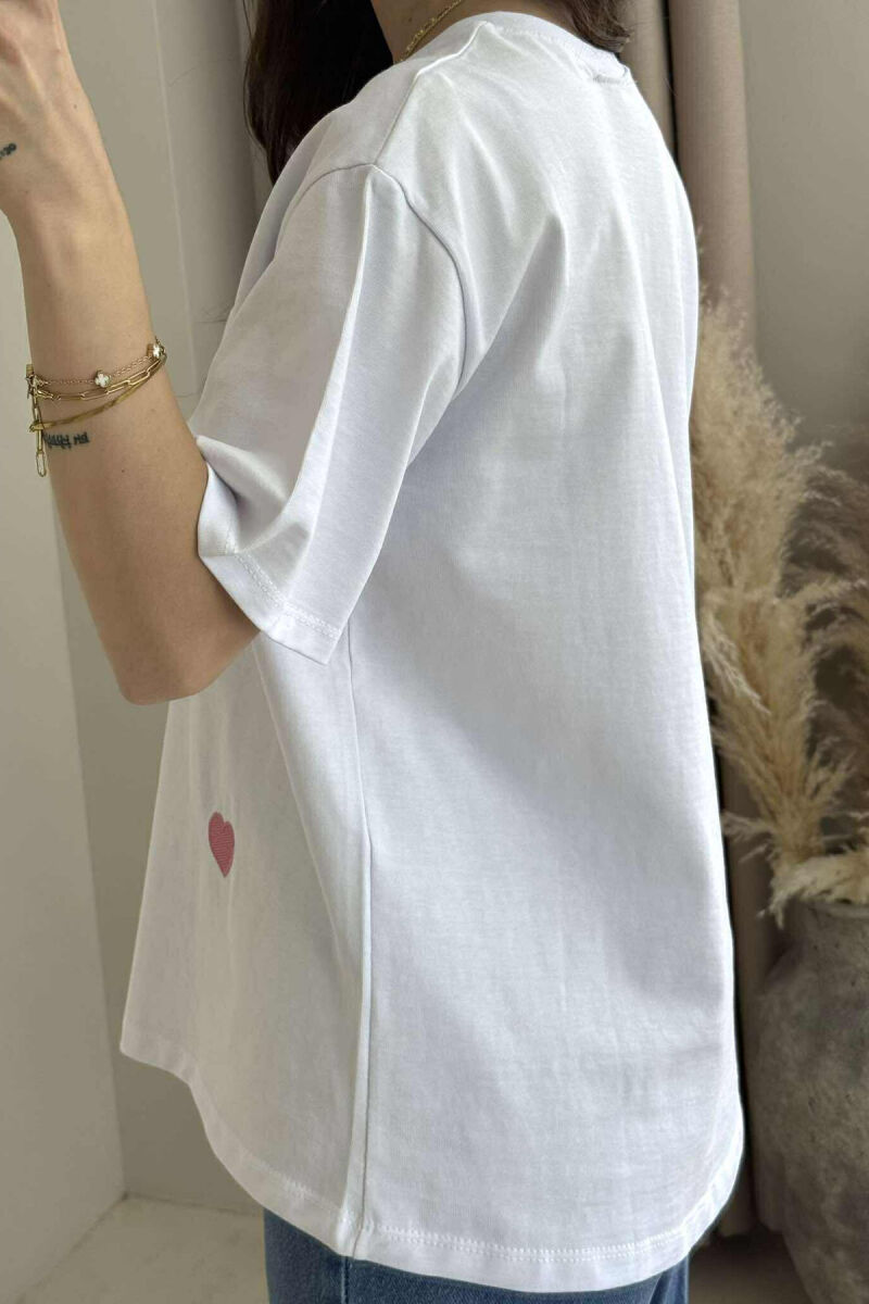 T-SHIRT NJË NGJYRËSH ME DIZAJNIN E ZEMRAVE PËR FEMRA NË NGJYRËN E BARDHË - 3