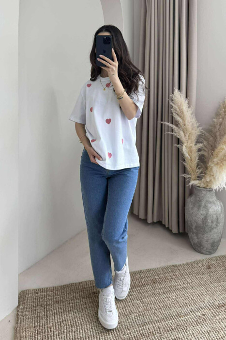 T-SHIRT NJË NGJYRËSH ME DIZAJNIN E ZEMRAVE PËR FEMRA NË NGJYRËN E BARDHË 