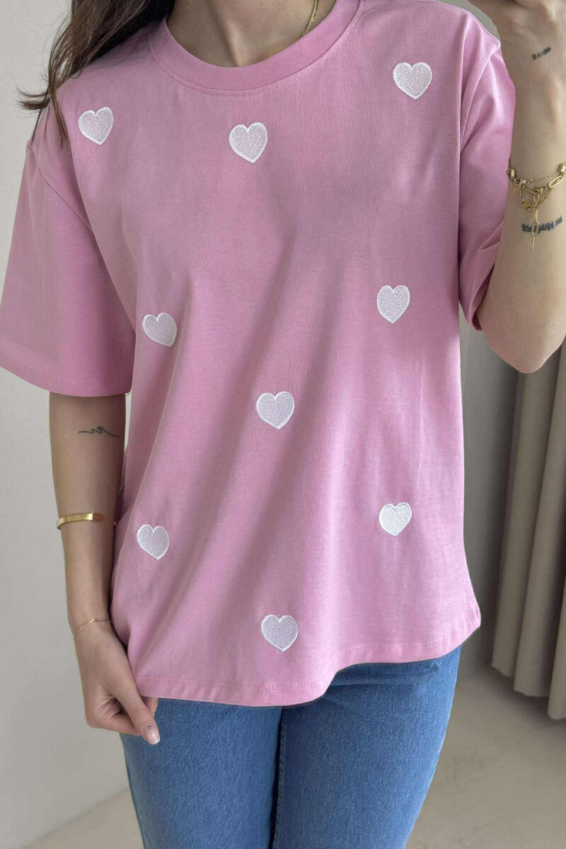 T-SHIRT NJË NGJYRËSH ME DIZAJNIN E ZEMRAVE PËR FEMRA NË NGJYRËN ROZË - 2