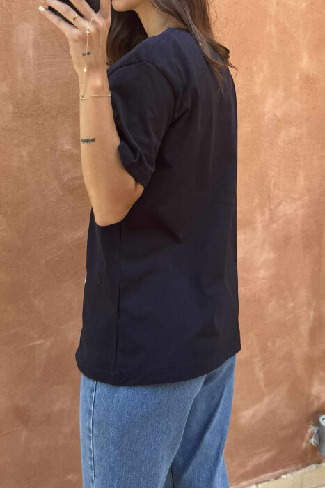 T-SHIRT NJËNGJYRËSH ME DIZENJO ZEMRASH PËR FEMRA NË NGJYRËN BLU TË ERRËT - 3