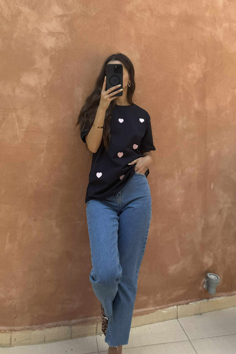 T-SHIRT NJËNGJYRËSH ME DIZENJO ZEMRASH PËR FEMRA NË NGJYRËN BLU TË ERRËT - 4