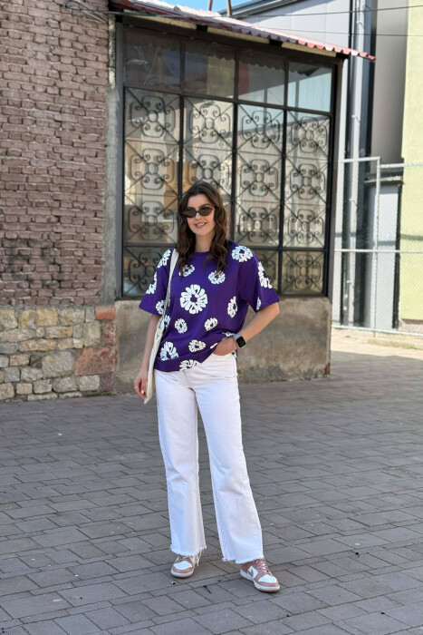 T-SHIRT NJE NGJYRESH ME DIZJAN PER FEMRA NE NGJYRE LEJLA + 6 PALE ÇORAPE DHURATE - 4