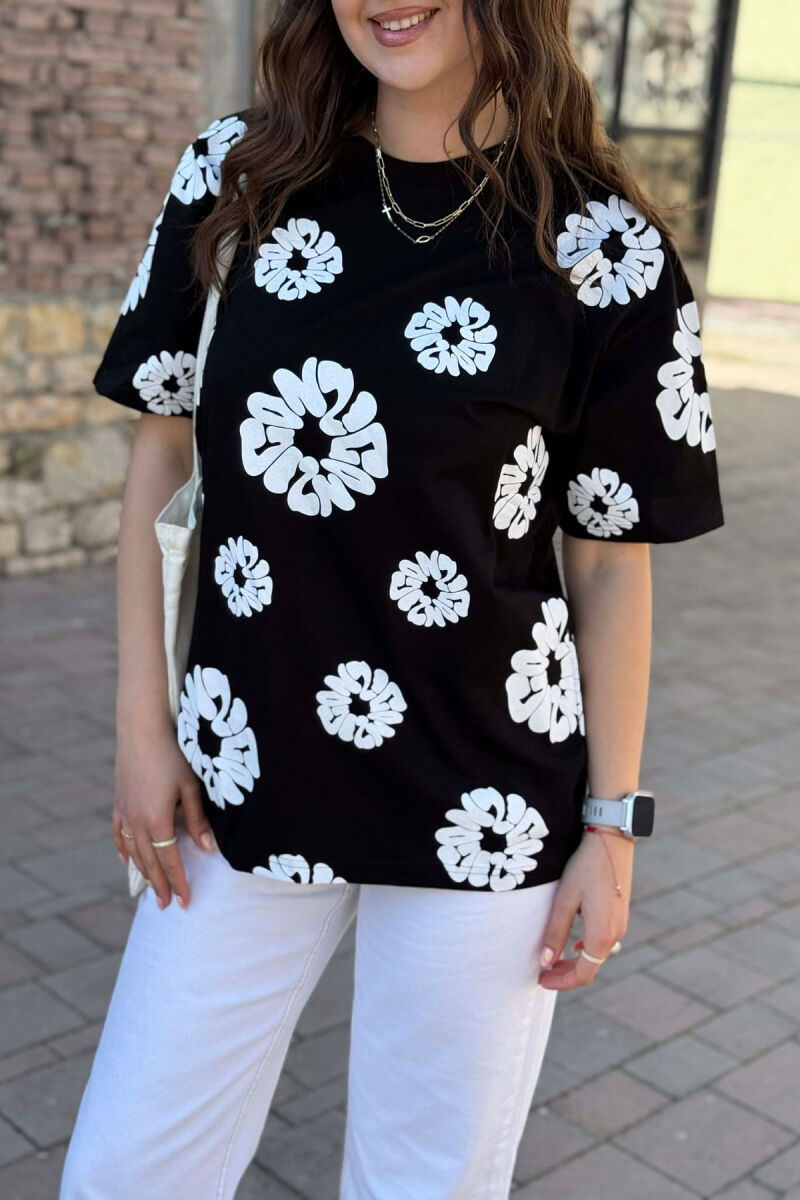 T-SHIRT NJE NGJYRESH ME DIZJAN PER FEMRA NE NGJYRE TE ZEZE + 6 PALE ÇORAPE DHURATE - 3