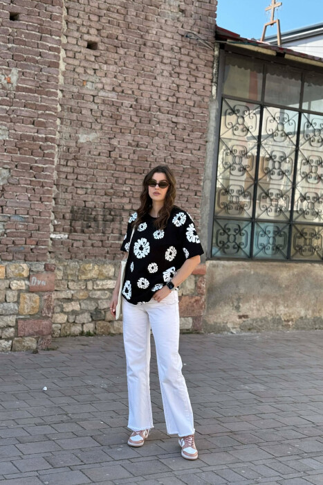 T-SHIRT NJE NGJYRESH ME DIZJAN PER FEMRA NE NGJYRE TE ZEZE + 6 PALE ÇORAPE DHURATE - 5
