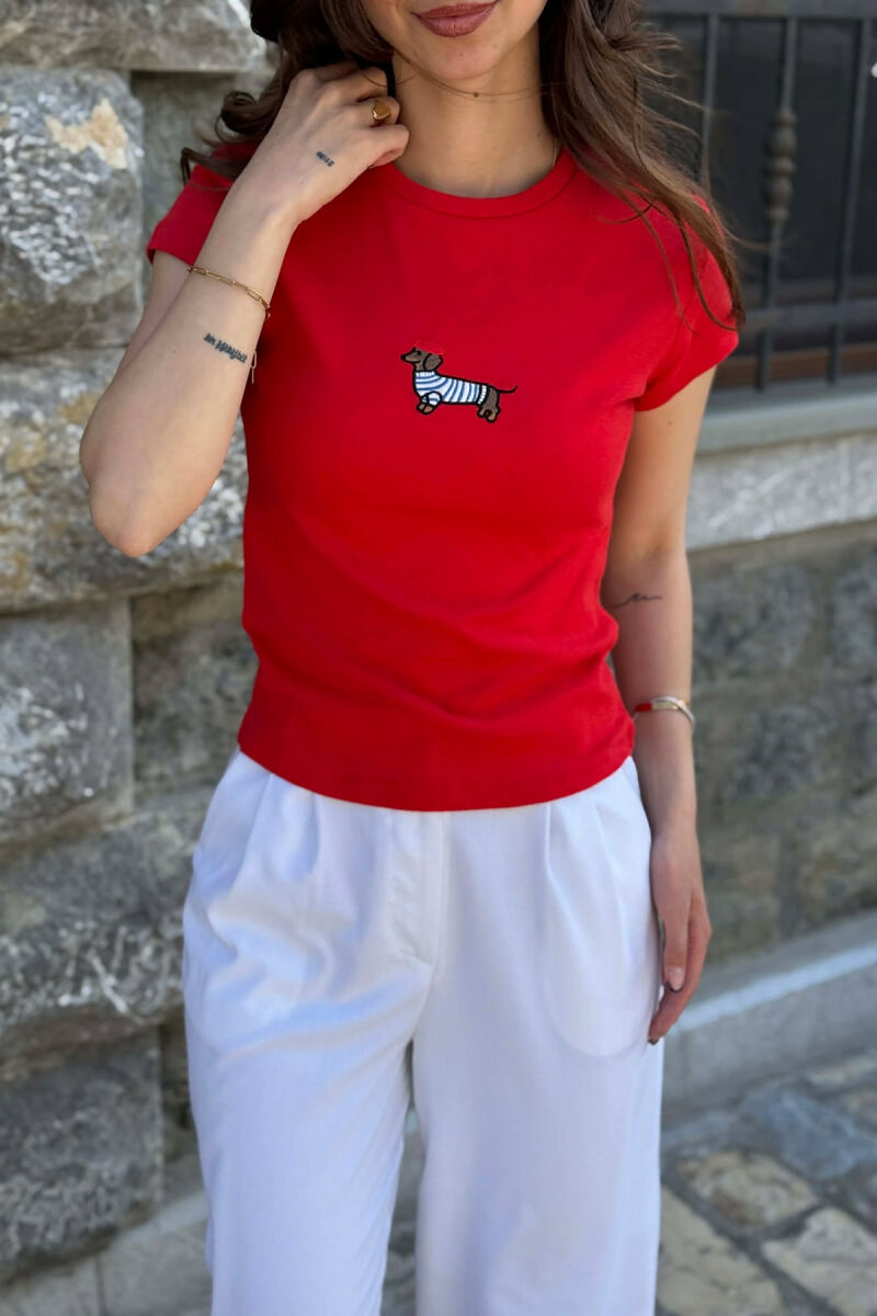 T-SHIRT NJE NGJYRESH ME IMAZH NE PJESEN PARA PER FEMRA NE NGJYRE TE KUQE - 2