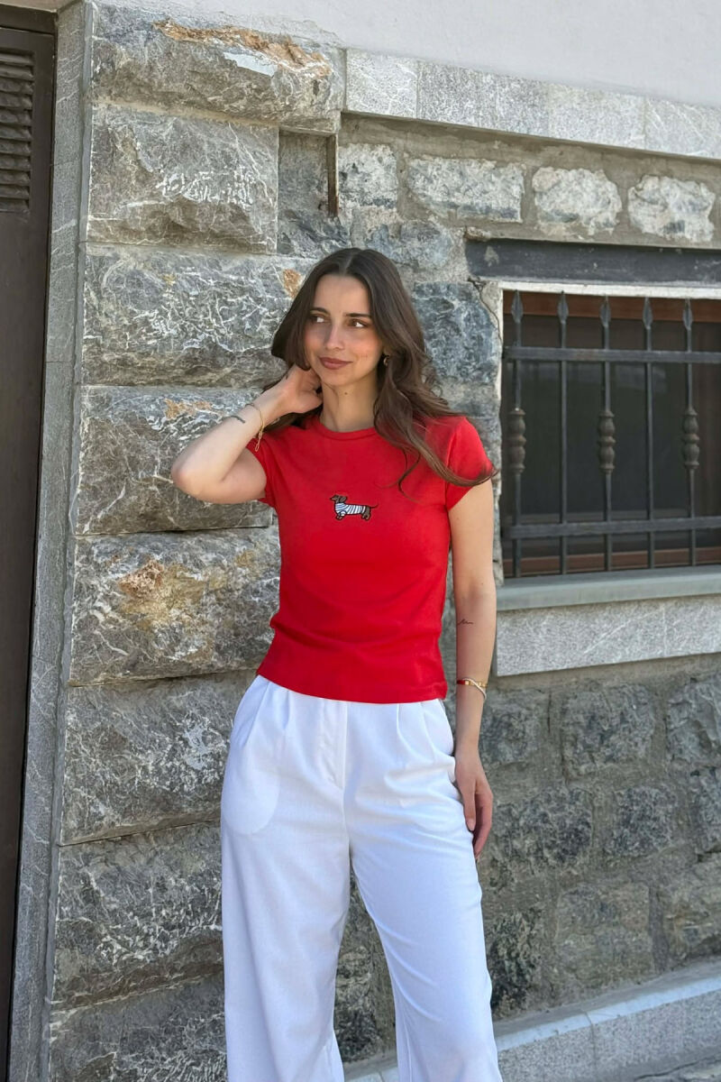 T-SHIRT NJE NGJYRESH ME IMAZH NE PJESEN PARA PER FEMRA NE NGJYRE TE KUQE - 3