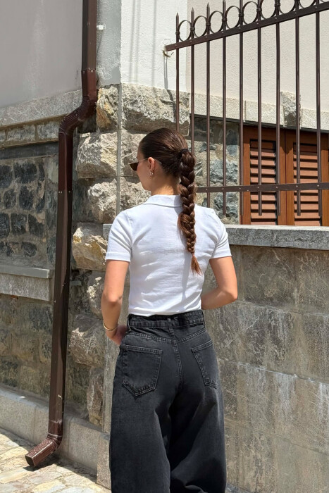 T-SHIRT NJE NGJYRESH ME JAKE POLO PER FEMRA NE NGJYRE TE BARDHE - 5