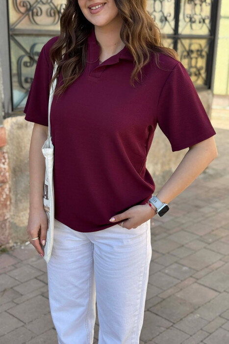 T-SHIRT NJE NGJYRESH ME JAKE POLO PER FEMRA NE NGJYRE VISHNJE + 6 PALE ÇORAPE DHURATE - 3