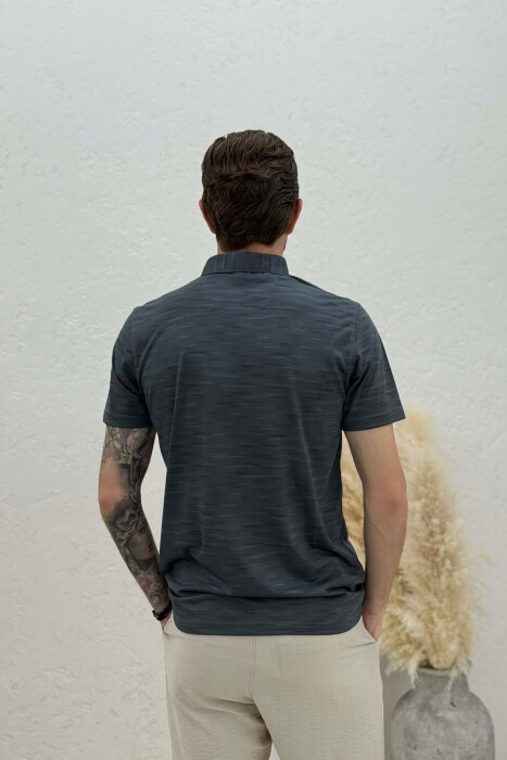 T-SHIRT NJE NGJYRESH ME JAKE POLO PER MESHKUJ NE NGJYRE GRI TE ERRET - 2