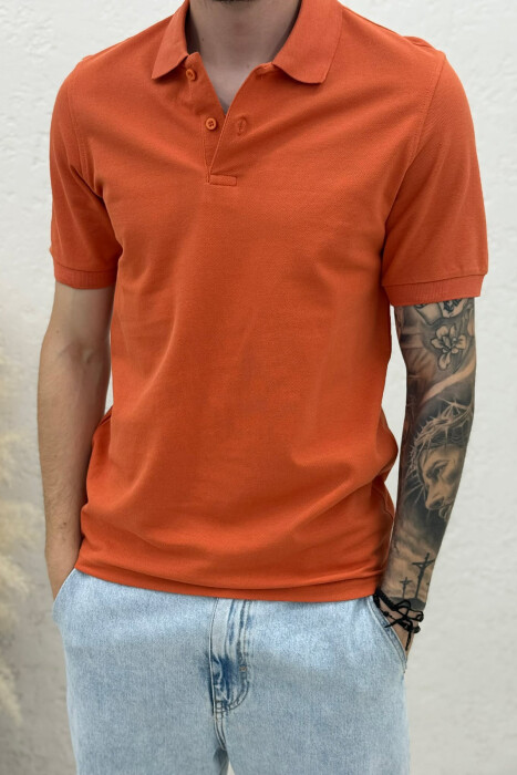 T-SHIRT NJE NGJYRESH ME JAKE POLO PER MESHKUJ NE NGJYRE PORTOKALLI - 4