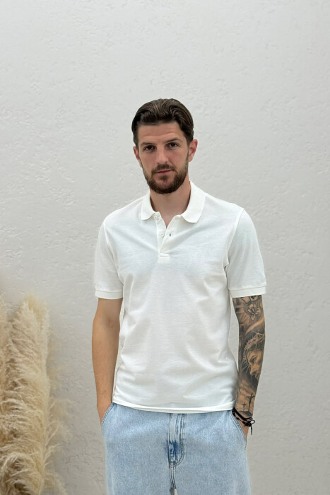 T-SHIRT NJE NGJYRESH ME JAKE POLO PER MESHKUJ NE NGJYRE TE BARDHE 