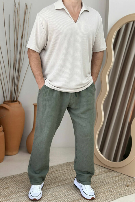 T-SHIRT NJËNGJYRËSH ME JAKË POLO PËR MESHKUJ NË NGJYRËN BEZHË E ZBARDHUR - 1