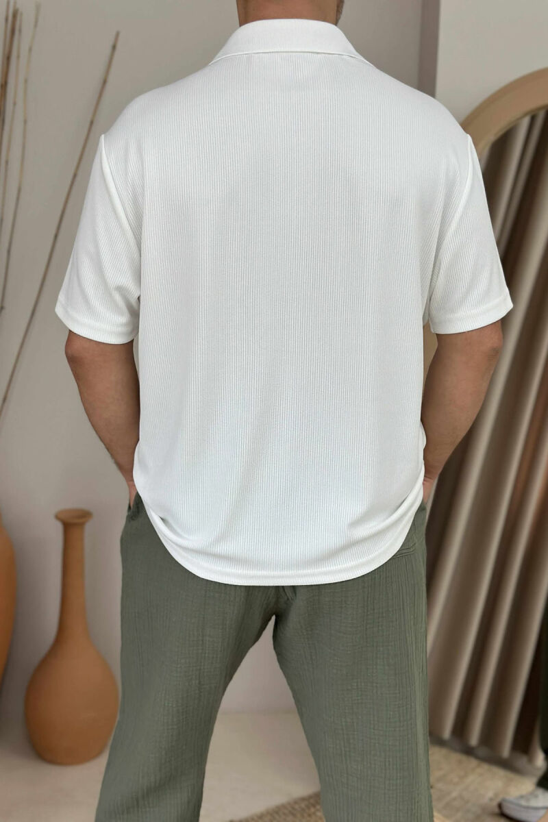 T-SHIRT NJËNGJYRËSH ME JAKË POLO PËR MESHKUJ NË NGJYRËN E BARDHË - 4