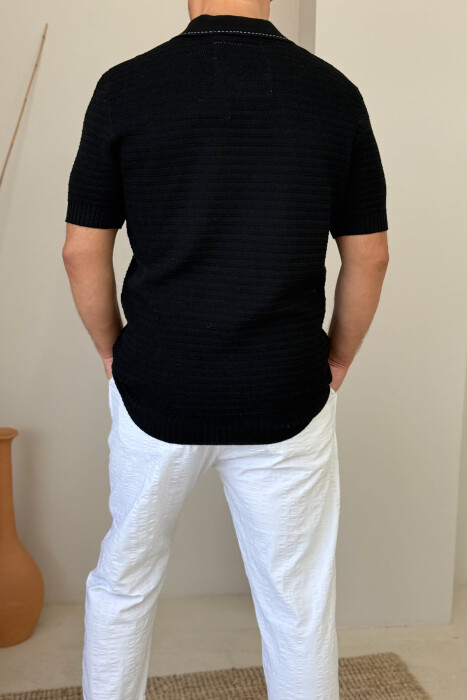 T-SHIRT NJË NGJYRËSH ME JAKË POLO PËR MESHKUJ NË NGJYRËN E ZEZË - 2