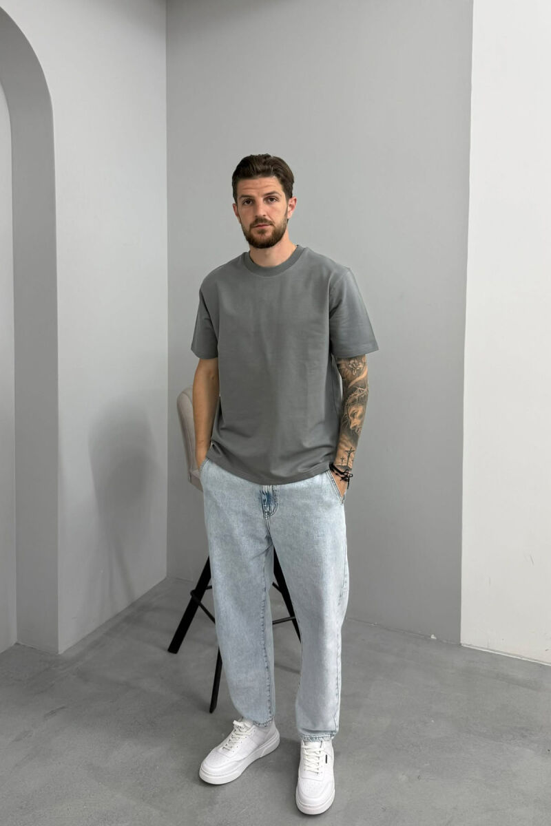 T-SHIRT NJE NGJYRESH ME JAKE TE RRUMBULLAKET PER MESHKUJ NE NGJYRE GRI TE ERRET - 3