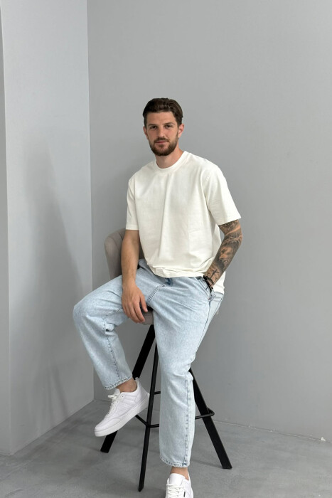 T-SHIRT NJE NGJYRESH ME JAKE TE RRUMBULLAKET PER MESHKUJ NE NGJYRE TE BARDHE - 3