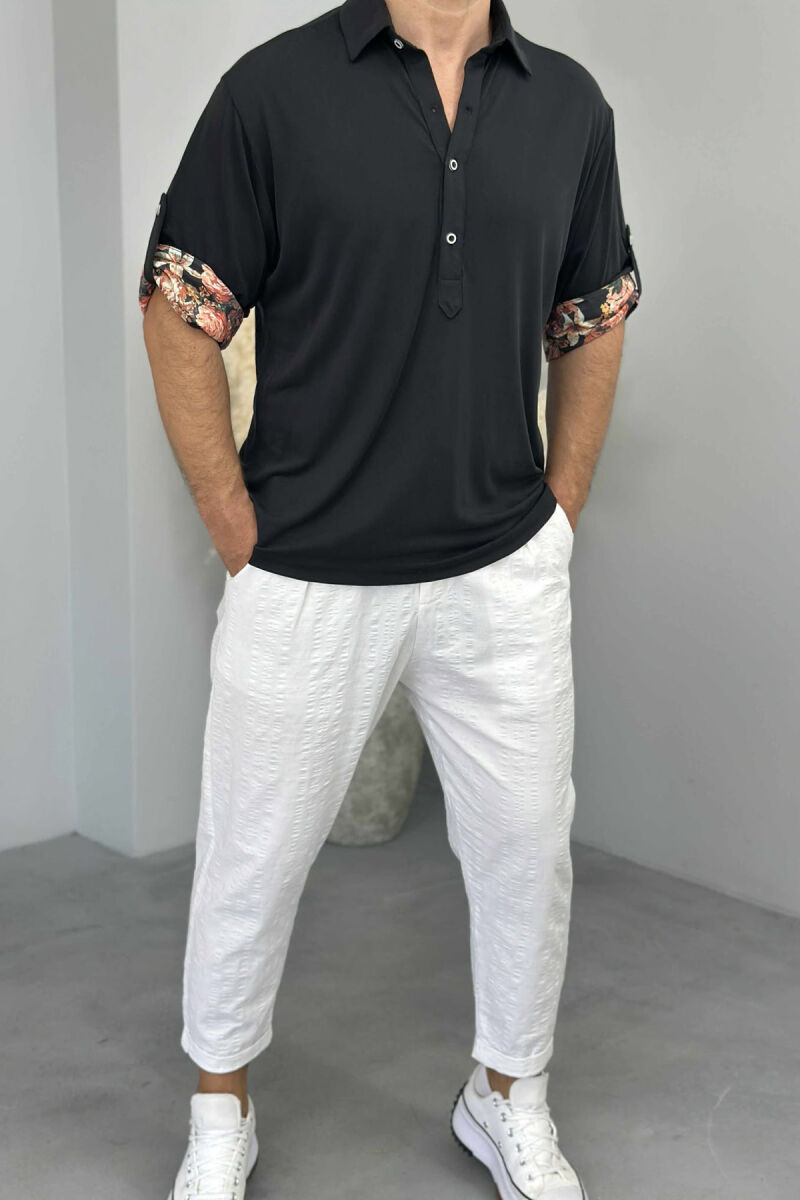 T-SHIRT NJË NGJYRËSH ME KOPSA ME DETAJIN E LULEVE PËR MESHKUJ NË NGJYRËN E ZEZË - 1
