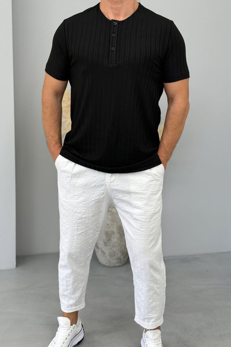 T-SHIRT NJË NGJYRËSH ME KOPSA PËR MESHKUJ NË NGJYRËN E ZEZË - 1