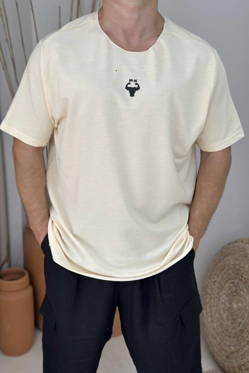 T-SHIRT NJË NGJYRËSH ME LOGO TE VOGËL PËR MESHKUJ NË NGJYRËN BEZHË - 2