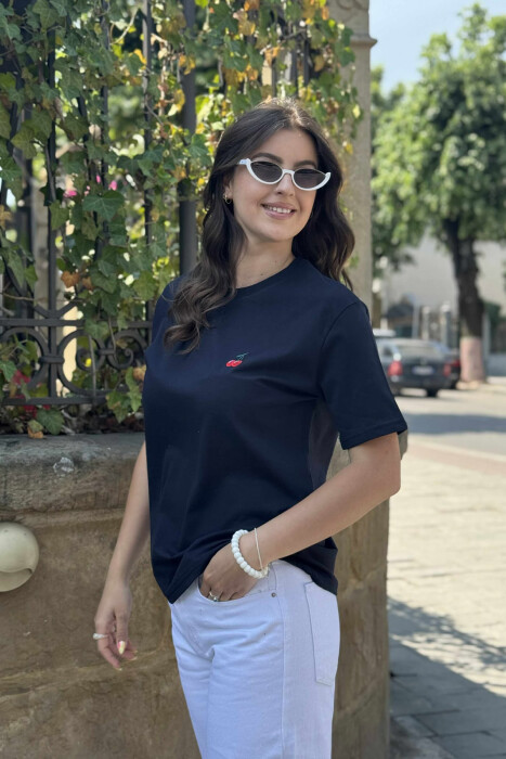 T-SHIRT NJË NGJYRËSH ME LOGON E QERSHISË PËR FEMRA NË NGJYRËN BLU E ERRËT - 5