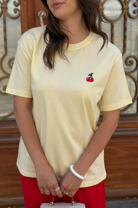 T-SHIRT NJË NGJYRËSH ME LOGON E QERSHISË PËR FEMRA NË NGJYRËN E VERDHË - 4