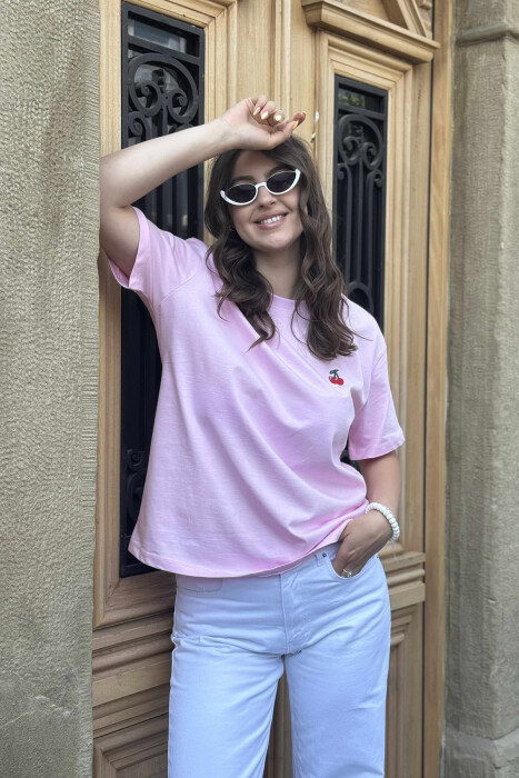 T-SHIRT NJË NGJYRËSH ME LOGON E QERSHISË PËR FEMRA NË NGJYRËN ROZË - 2